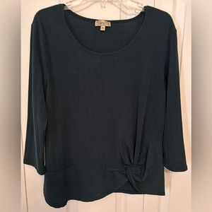 Lavish: women’s green 3/4 sleeve shirt with knotted waist. Size XL